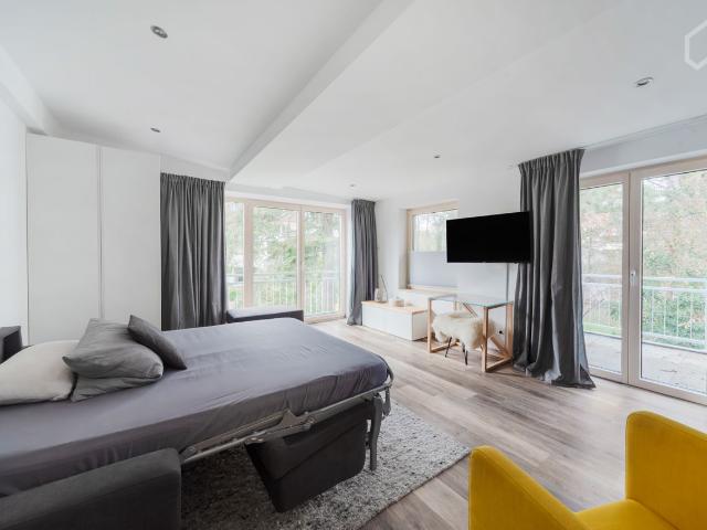 Quiet studio flat in Cologne Lindenthal with its own balcony, Koln Amsterdam Apartments for Rent