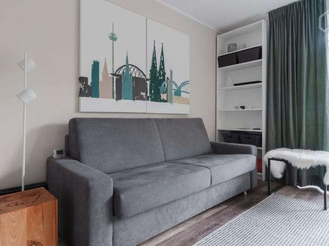 Quiet studio flat in Cologne Lindenthal with its own terrace, Koln Amsterdam Apartments for Rent