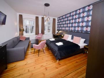 Quiet studio in traditional building in friendly neighborhood, Berlin Amsterdam Apartments for Rent