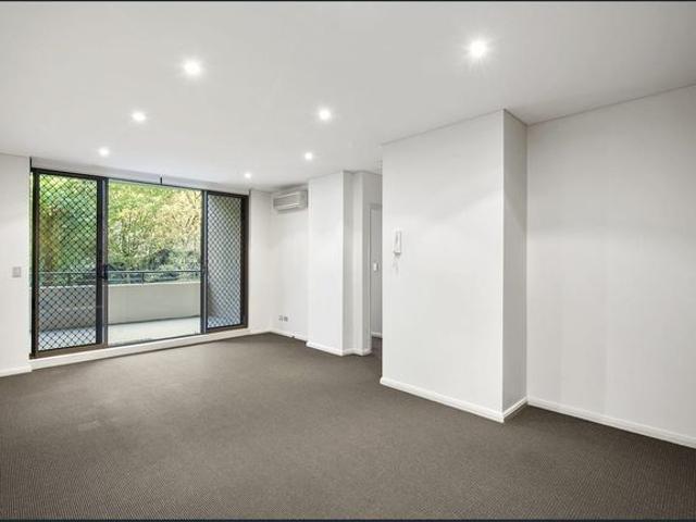 Quiet & Stylish One Bedroom Apartment in the Prestigious Lexington Complex