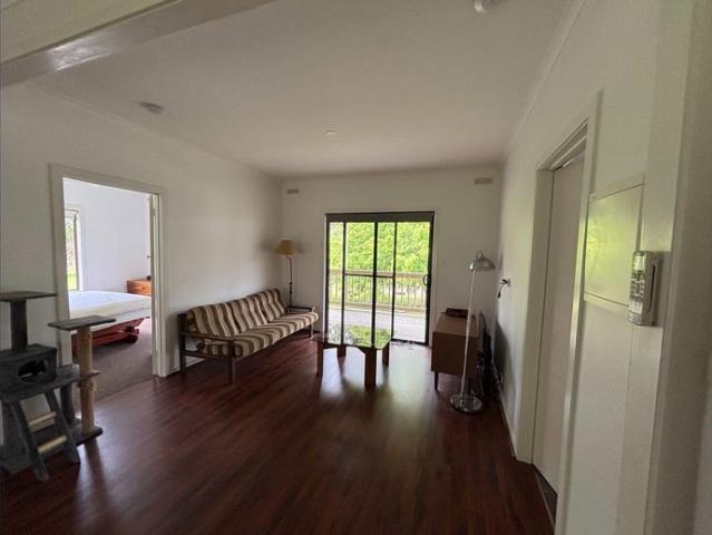 Quietly Located 2 Bedroom Cottage