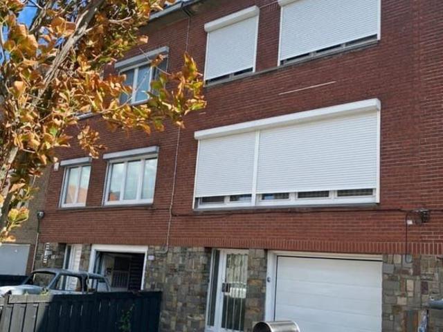 Quietly located bel etage with 3 bedrooms and garden