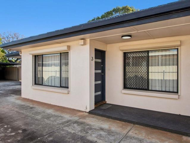 Quietly Positioned Low Maintenance Living Close to the Bay