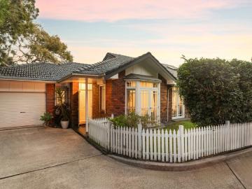 Quietly Positioned Single Level Villa in a Boutique Rosebery Enclave