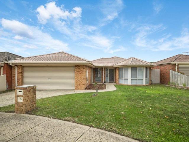 Fully Renovated Family Living Simply Move In & Enjoy