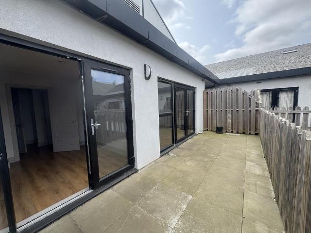 Quilters Way, Stoke Mandeville. 1 bed flat to rent £1,025 pcm £237 pw