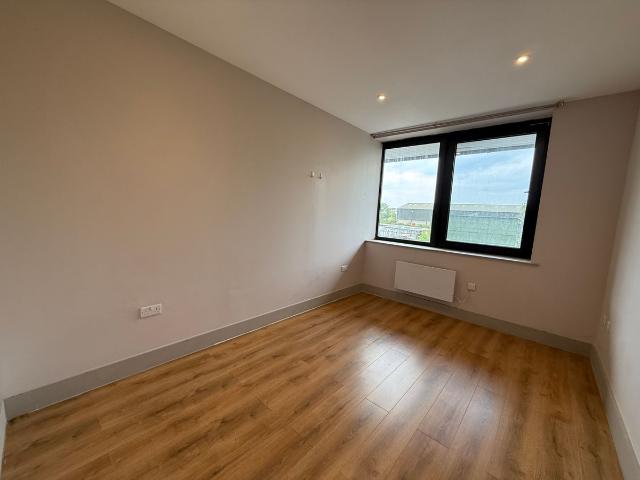 Quilters Way, Stoke Mandeville, Aylesbury HP22, 1 bed flat to rent, £985 pcm | PrimeLocation