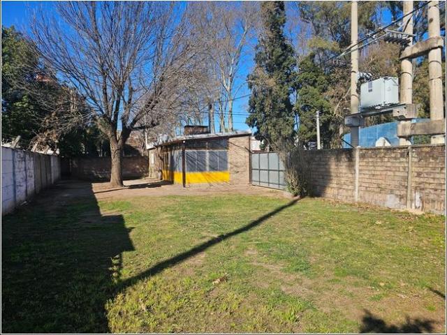 Quincho en alquiler tipo loft con gran terreno parquizado e ingreso vehicular