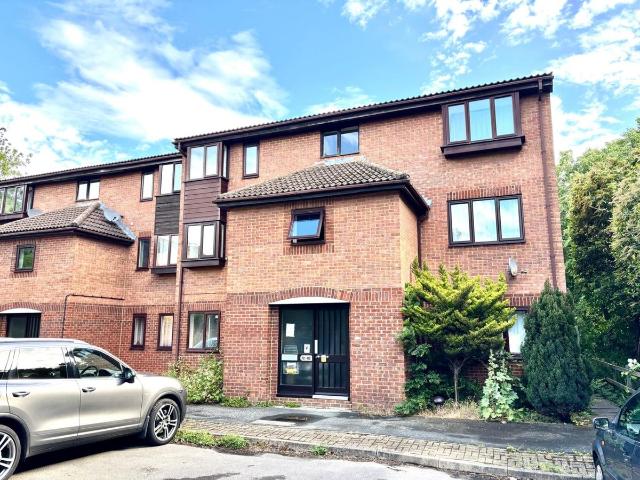 Quincy Road, Egham, Surrey TW20, 1 bed flat to rent, £1,200 pcm | PrimeLocation