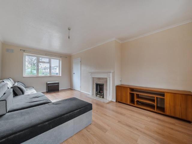 Quinbrookes, Slough, SL2 3 bed terraced house to rent £2,000 pcm £462 pw