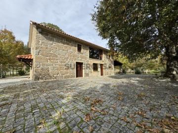 Quinta +/ 12 Ha, c/moradia granito Tondela
