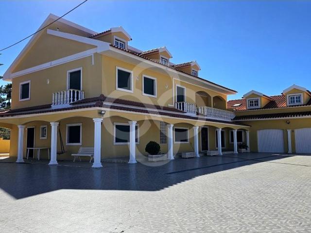 Quinta com moradia T5 jardins piscina garagem árvores de fruto em Aveiras de Cima, Azambuja