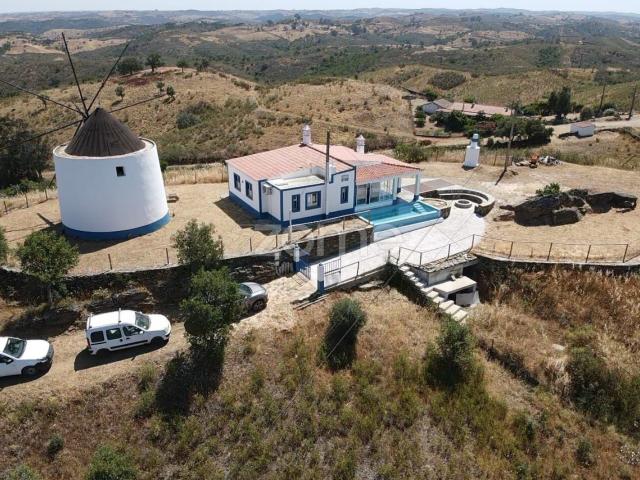 Quinta c/ 10.350m2, Moradia T2 + Moinho, em Santana da Serra