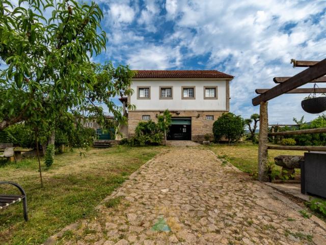 Quinta c/ Moradia V3, Piscina e Cavalariça em Arcozelo, Ponte de Lima