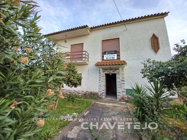 Quinta com moradia, garagem e furo a poucos minutos da Albufeira do Castelo do Bode