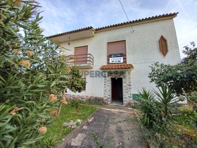 Quinta com moradia, garagem e furo a poucos minutos da Albufeira do Castelo do Bode