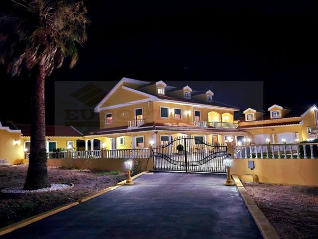Quinta com moradia e piscina