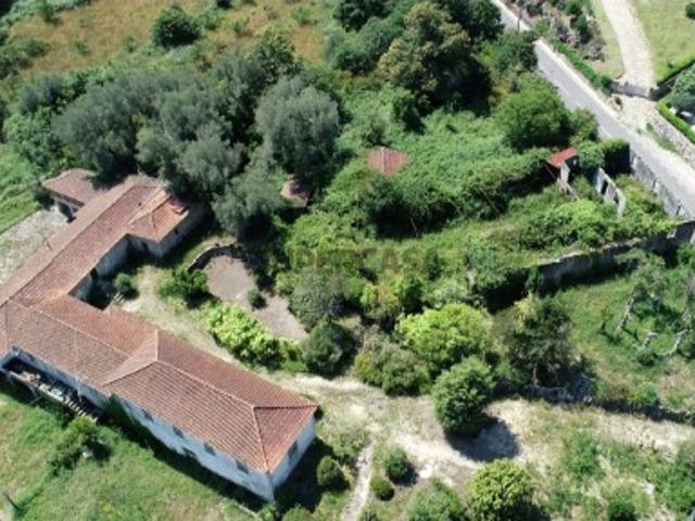 Quinta com moradia para reconstrução em Briteiros Guimarães