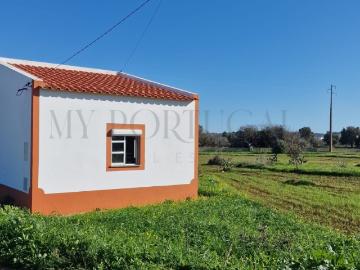 Quinta com Moradia T1 e Terreno de 6.200 m² em Odiáxere, Lagos