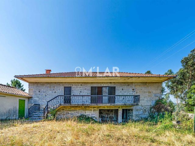 Quinta com moradia T3, em Pedralva Braga