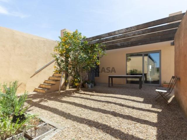Quinta com moradia T4 e piscina, em Salvada, Beja
