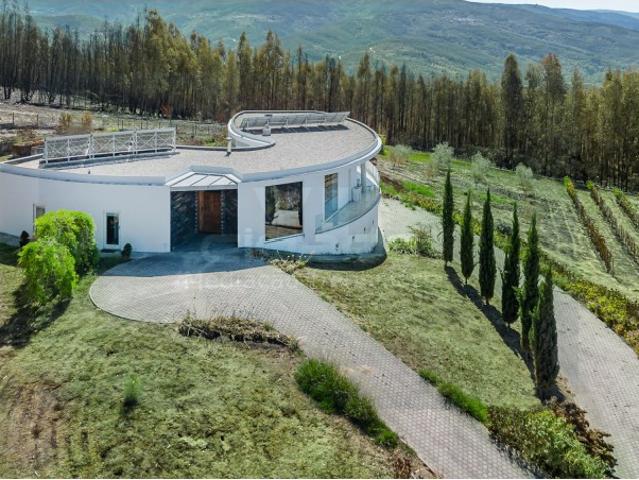 Quinta com moradia T4 em Vinhó, com piscina e vistas panorâmicas, com potencial de negócio