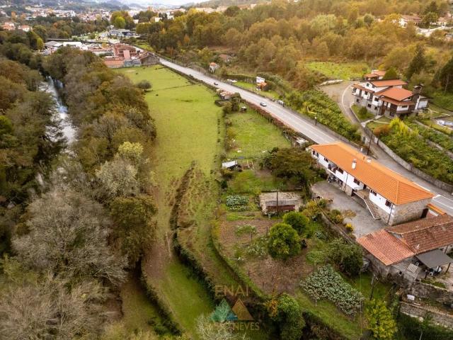 Quinta com Moradia T6 em Pedra e 2hA de Terreno no centro de. 233m² Parada e Sendim da Ribeira