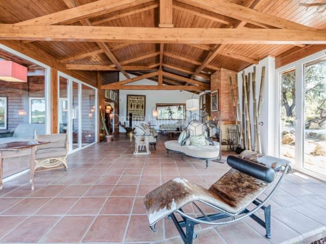 Quinta com Moradia térrea isolada com 5.320 m² de terreno, piscina e campo de ténis São João das Lampas, Sintra