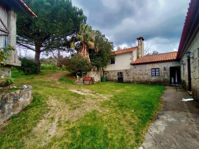 Quinta com ancestral moradia para habitação particular ou turismo de habitação em Felgueiras, Resende, Viseu