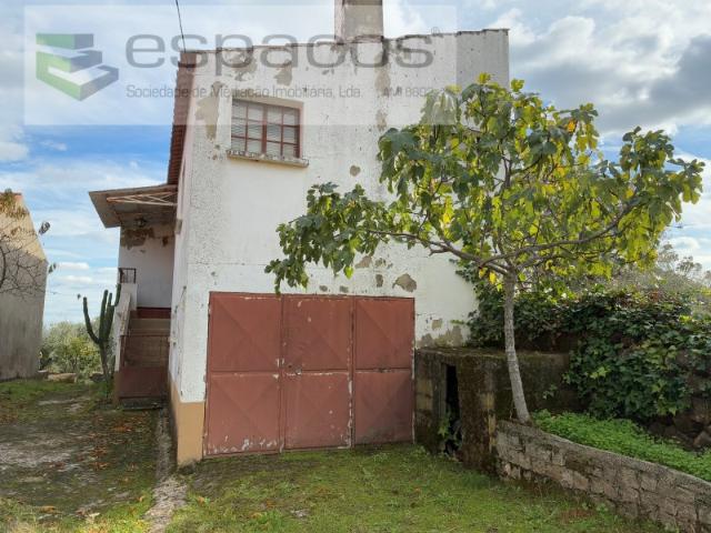 Quinta em Quintas da Torre com casa de Habitação