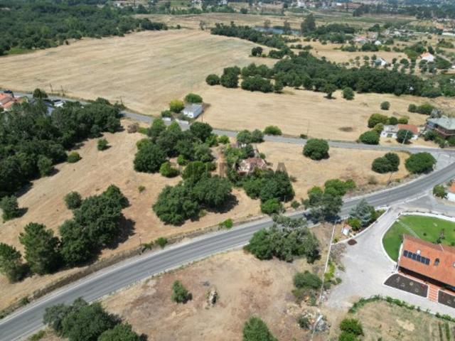 Quinta com casa e anexo para recuperar a 4 minutos de Tomar