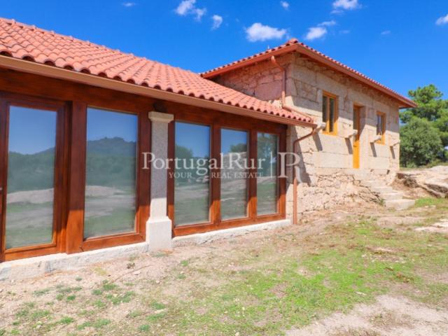 Quinta com 23.905 m² e casa em Monsanto