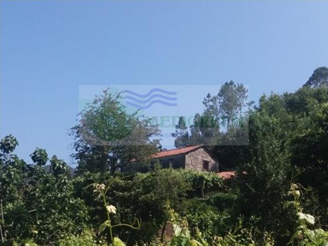 QUINTA COM COM 2 CASAS EM PEDRA E CERCA DE 4.700M2 DE TERRENO EM COUTO DE ESTEVES