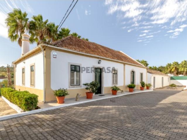 Quinta com duas habitações, em Azambuja, Ribatejo