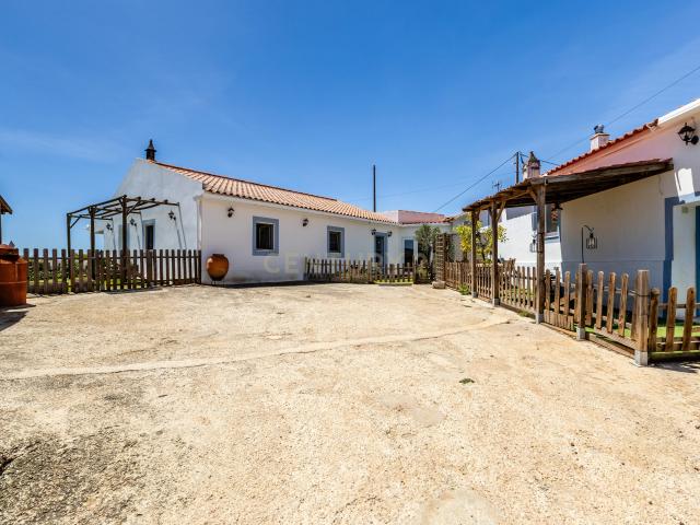 Quinta com duas moradias, duas garagens e terreno de 1HA com arvores de fruta e vistas lindas, São Bartolomeu de Messines