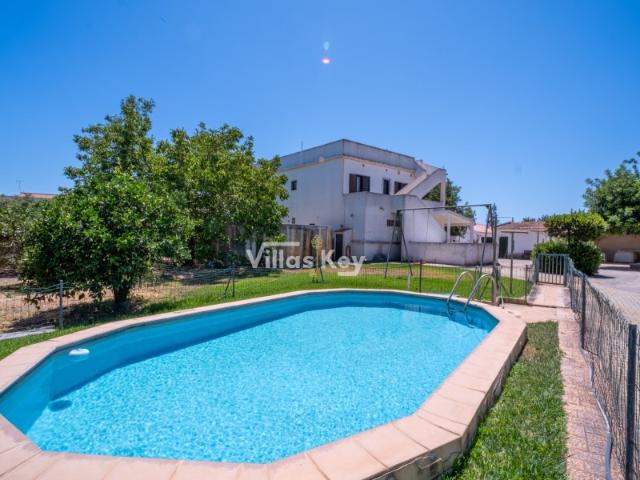 Quinta com Elevado Potencial em Ferreiras, Albufeira 8.300 m² de Terreno, Piscina e Diversas Possibilidades de Investimento