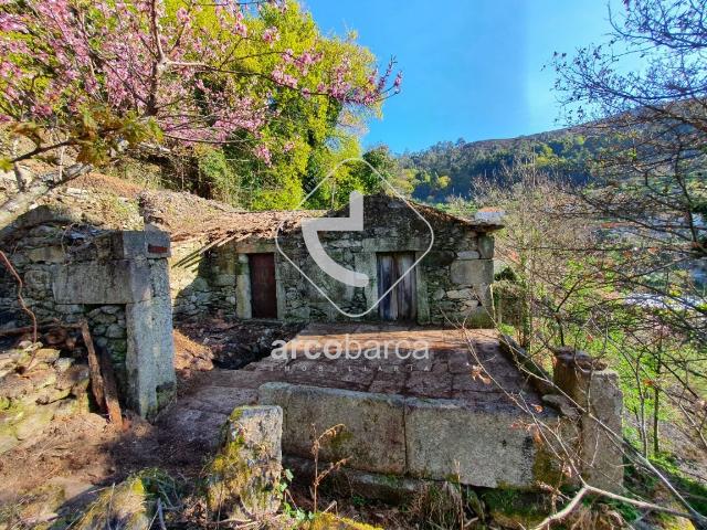 Quinta com grupo de ruinas na Portela Arcos de Valdevez