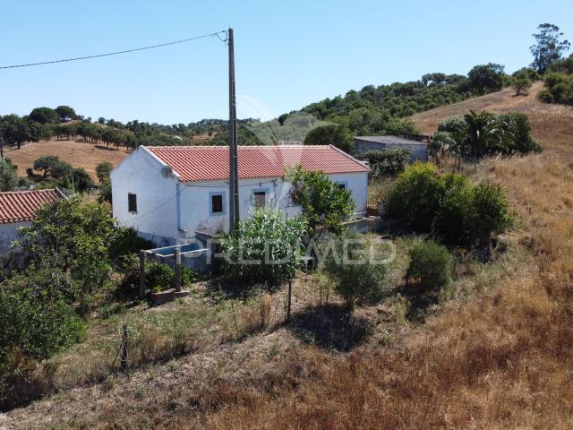 Quinta com Habitação e Terreno de 2,89 Hectares, Odemira