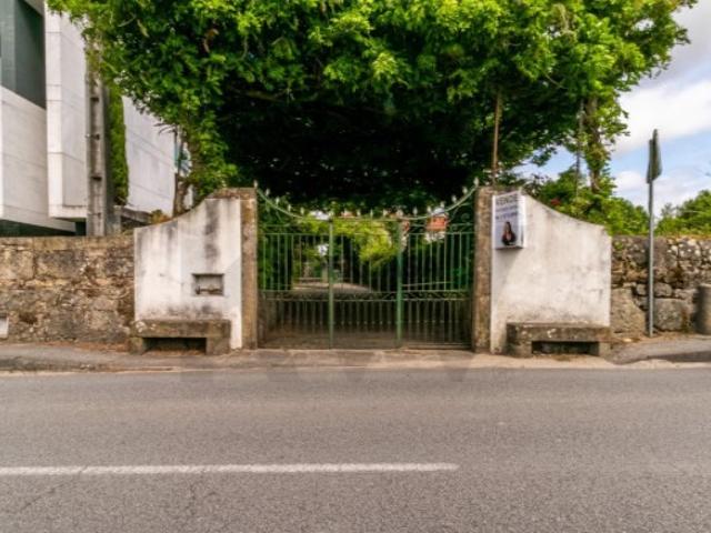 Quinta com História em Barcelinhos Moradia T3 e Terreno