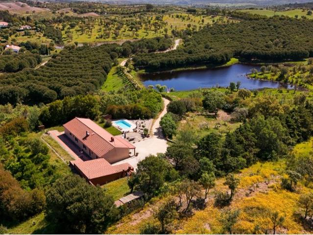 Quinta com Lago, Piscina, T4 + T1 em São Teotónio