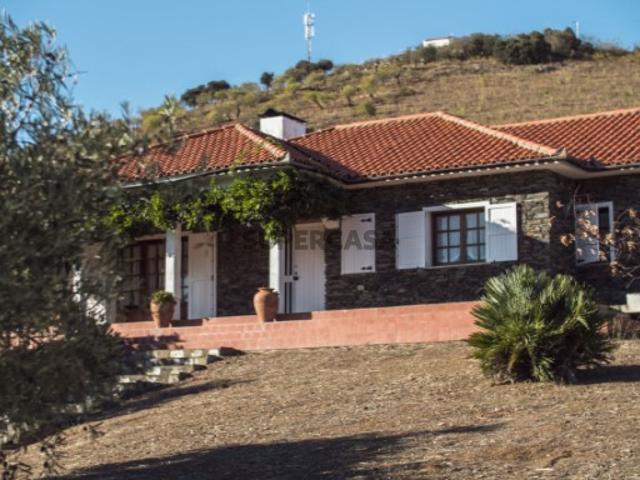Quinta com piscina em Meirinhos