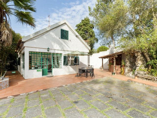 Quinta com seis edifícios, em Monte Santos, Sintra 0m² Agualva e Mira Sintra