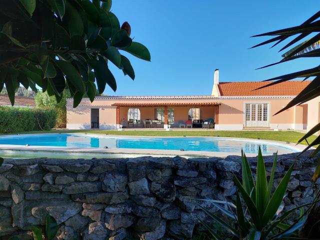 Quinta com terreno de 3 600 hectares 336m² Carcavelos e Parede