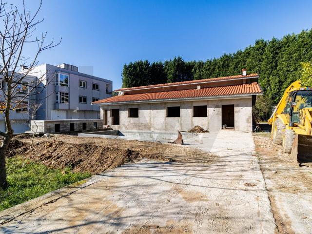 QUINTA COM TERRENO de 6500 m2 com projeto aprovado para 2 Moradias