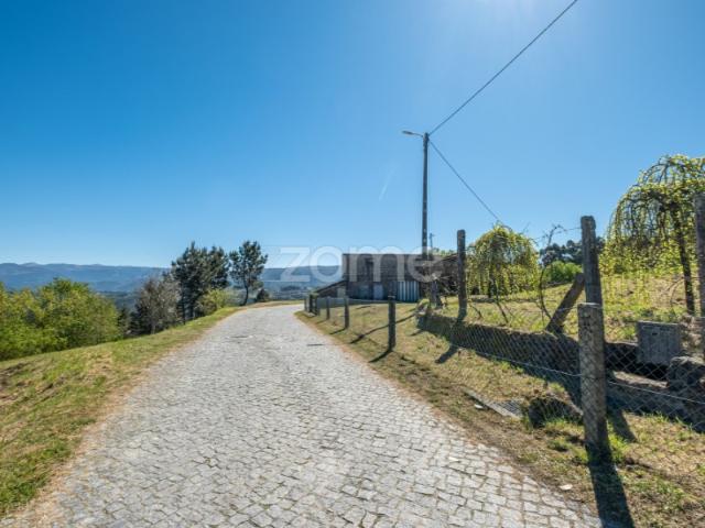 Quinta com terrenos para construção em Louredo, Amarante