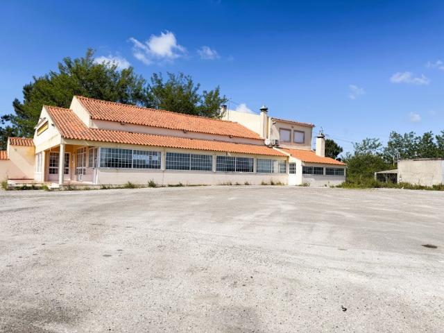 Quinta com 15.040m² perto de Óbidos e Caldas da Rainha Restaurante, Habitação e Potencial Turístico