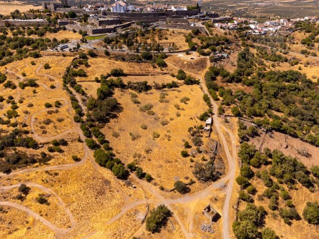 Quinta com 1,2ha e ruína para recuperar Vista Castelo de M. 150m² Monsaraz