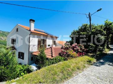 Quinta com 1ha de terreno, casas de hospedes e com vistas deslumbrantes