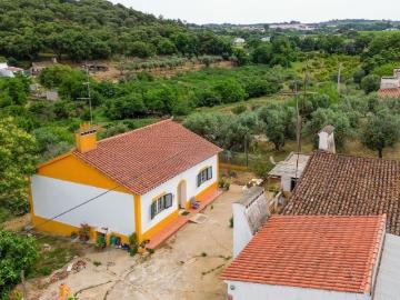 QUINTA COM 22 250 M2 COMPOSTA POR DUAS HABITAÇÕES