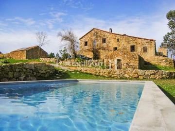 Quinta com 2 Casas de Campo, na Covilhã 436m² Ferro